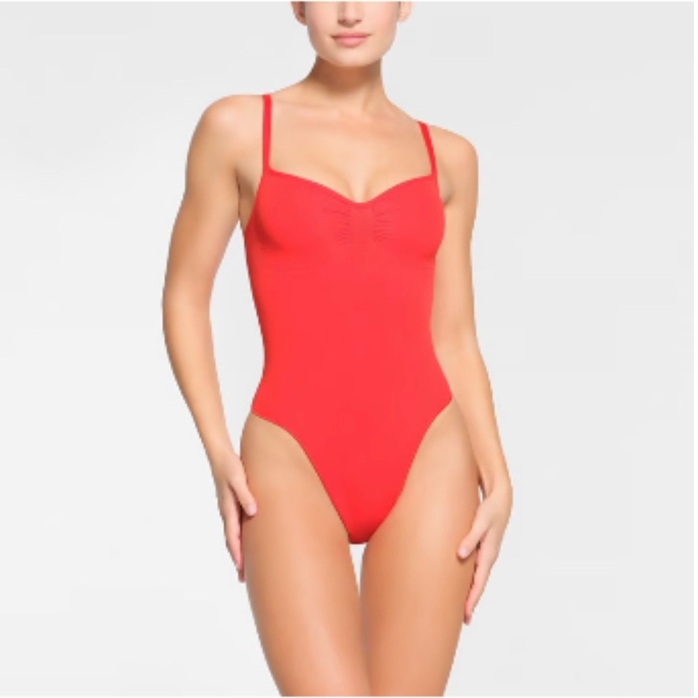 NWOT SKIMS SEAMLESS SCULPT THONG BODYSUIT
